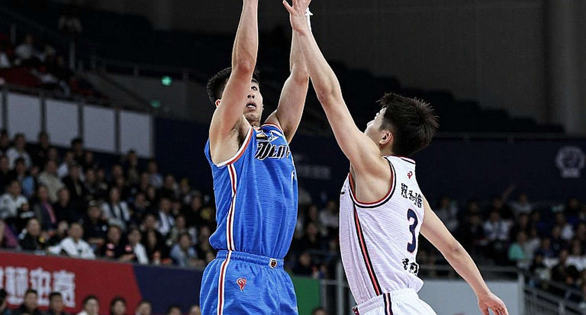 Vezenkov: 26 PIR trong 24 phút, chuỗi 2.119 ngày không ném ba điểm và vết nứt phòng ngự Olympiacos