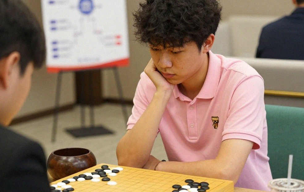 Carlsen trở lại, Ấn Độ chia bè và cú ngã ngủ của thế hệ vàng Gukesh–Praggnanandhaa