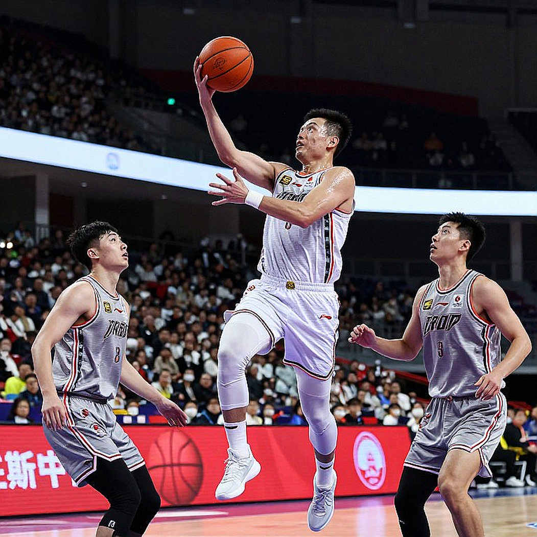 Phút thứ tư của McCoy và vết nứt đầu tiên ở bảng B EuroCup