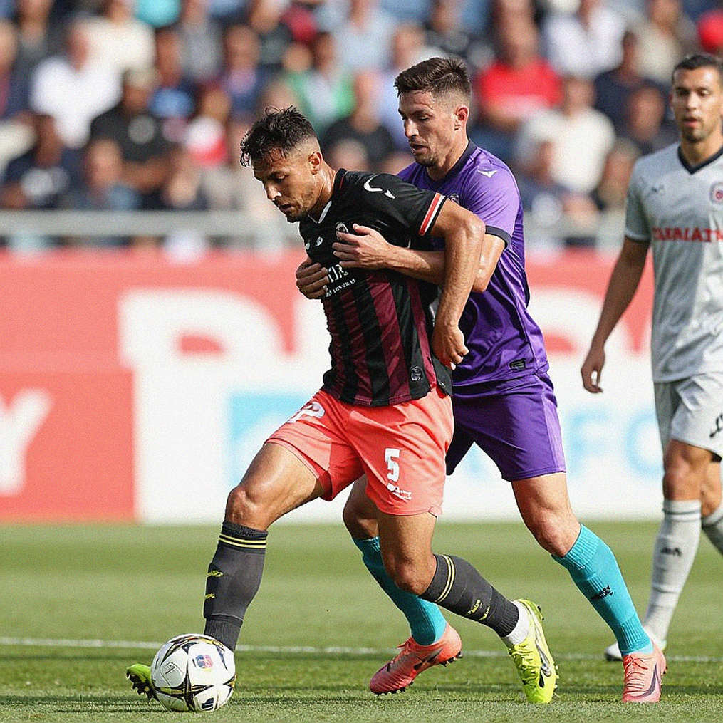 Óscar Perea and Néstor Lorenzo's Gamble to Widen the Selection Window